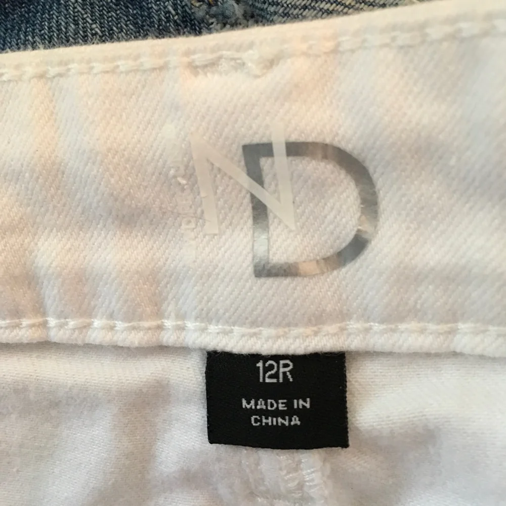 ND White Denim Shorts Embroidered Pockets Size 12 Regular